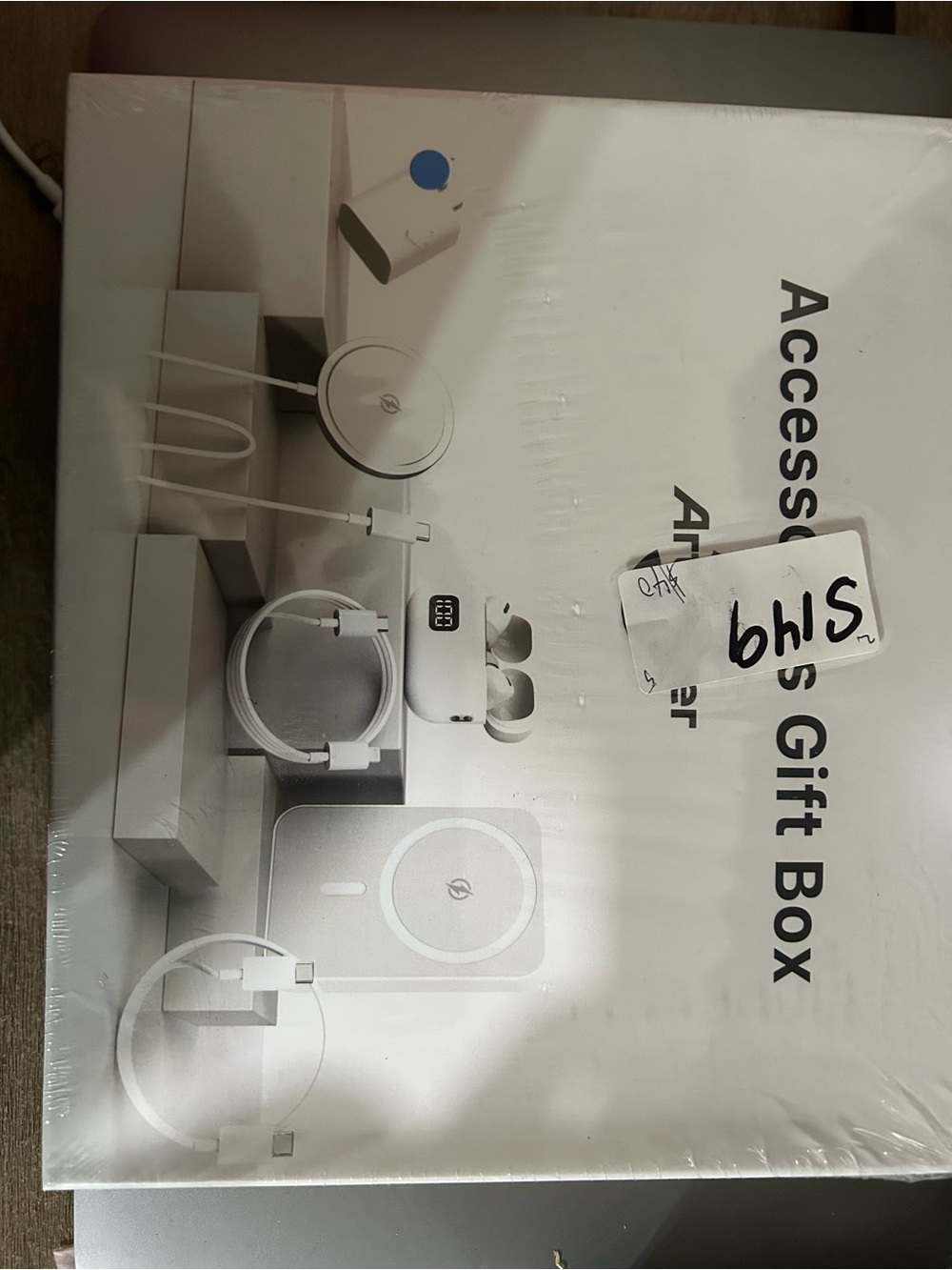 Accessories Gift Box - White Electronics Charging Kit